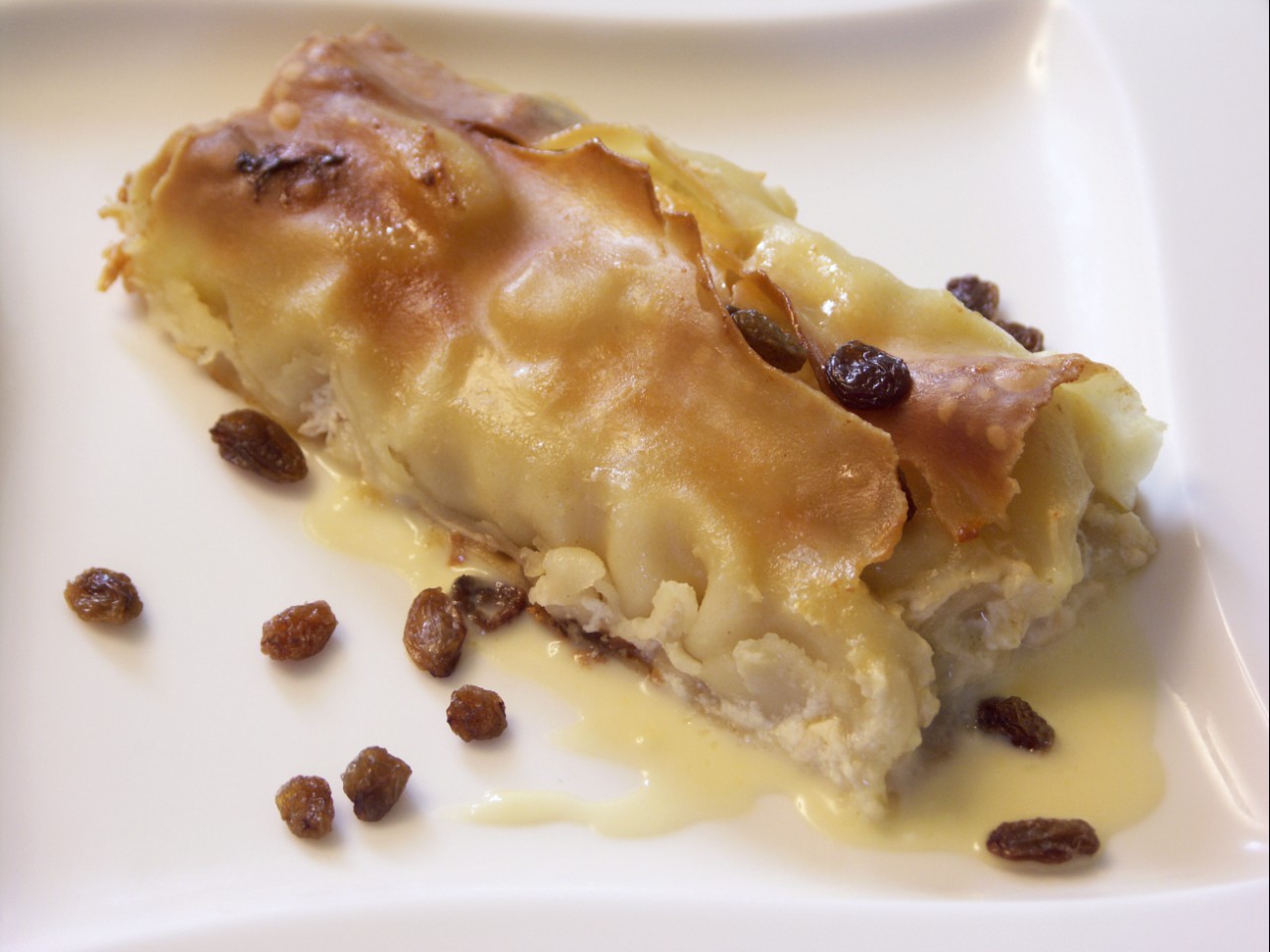 Apfel-Rosinen-Rum-Strudel | Altbayerische Küche