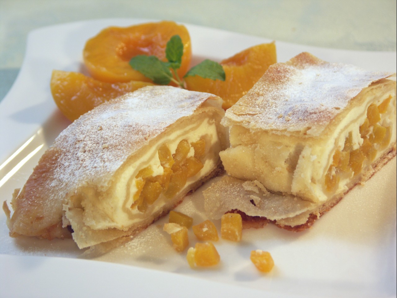 Marillen-Quarkstrudel mit Fruchtzucker | Altbayerische Küche