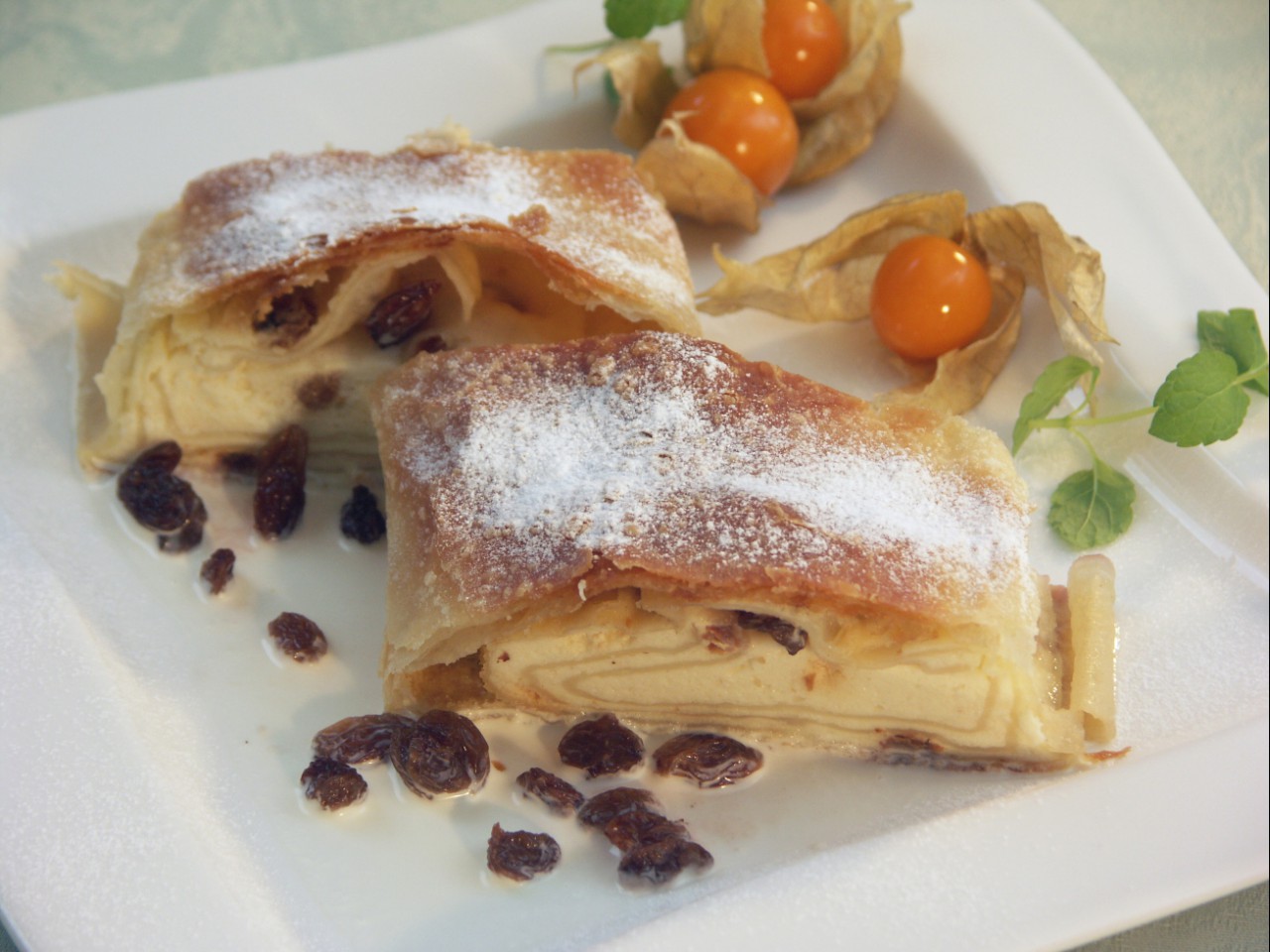 Quarkstrudel mit Rosinen | Altbayerische Küche